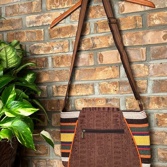 BNWT BU ZHI YUN SADDLEBAG W/ THREE POCKETS, 1 W/ A ZIPPERED POCKET AND ONE W/O - Picture 4 of 7